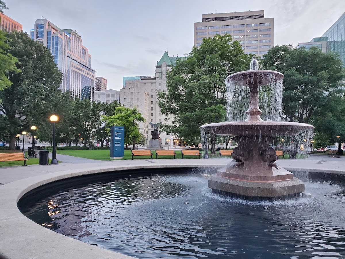 Confederation Park — Park